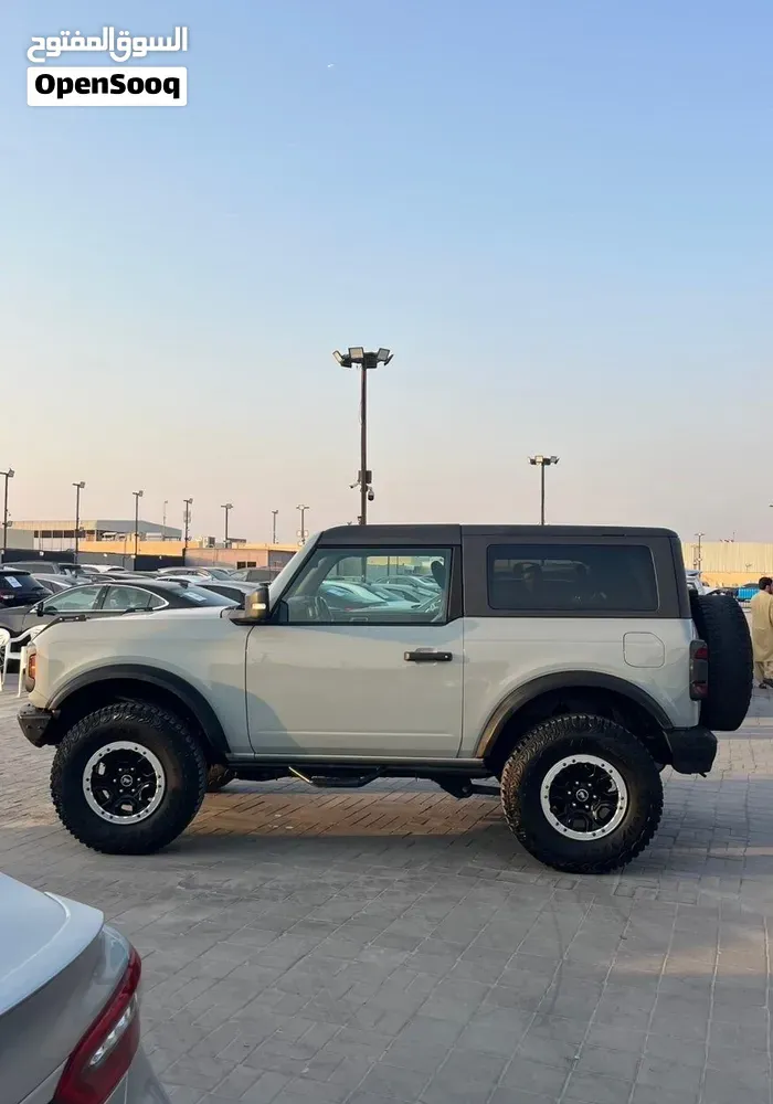Ford Bronco 2021 photo 2
