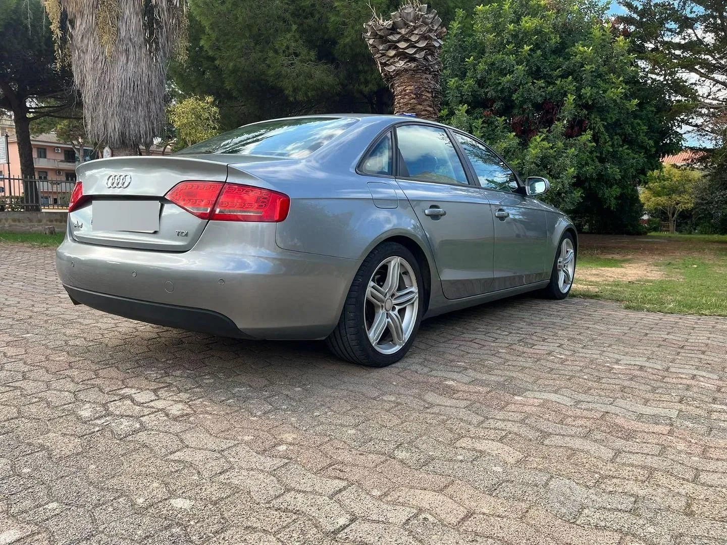Audi A4 2011 photo 3