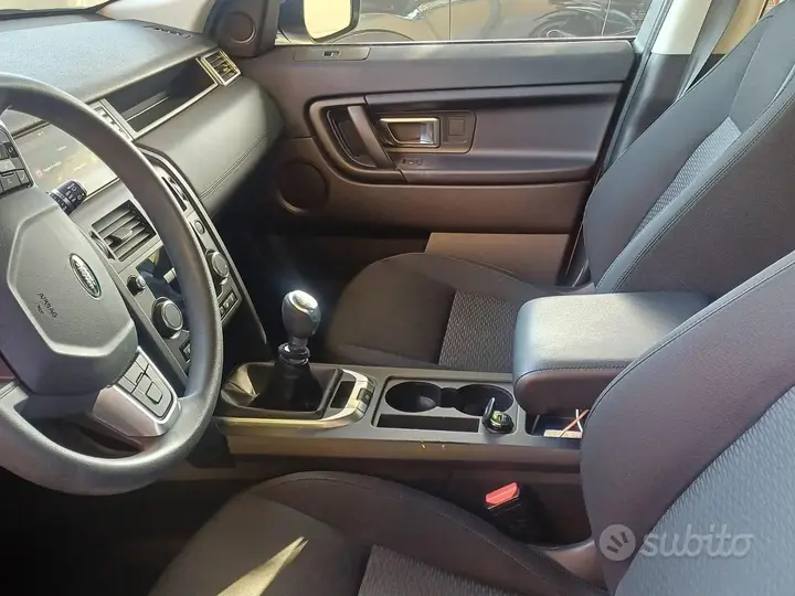 Land Rover Discovery Sport 2018 photo 4