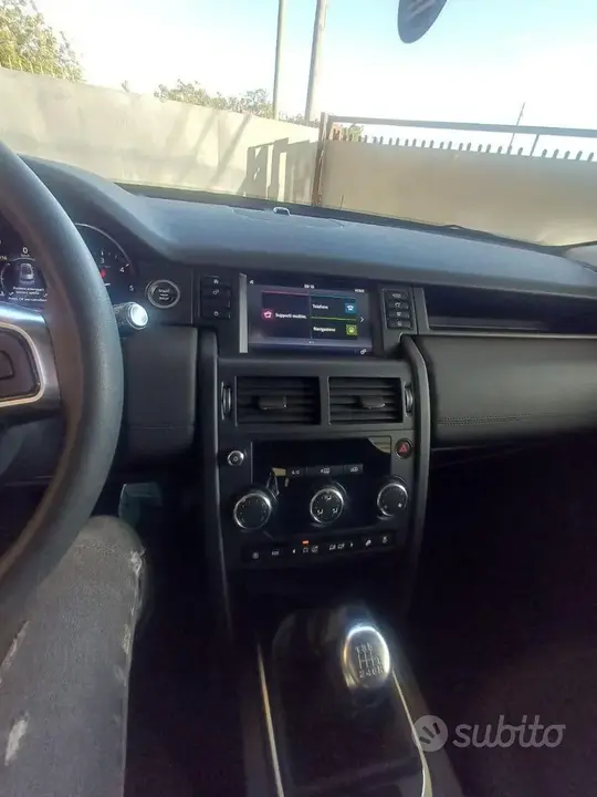 Land Rover Discovery Sport 2018 photo 3