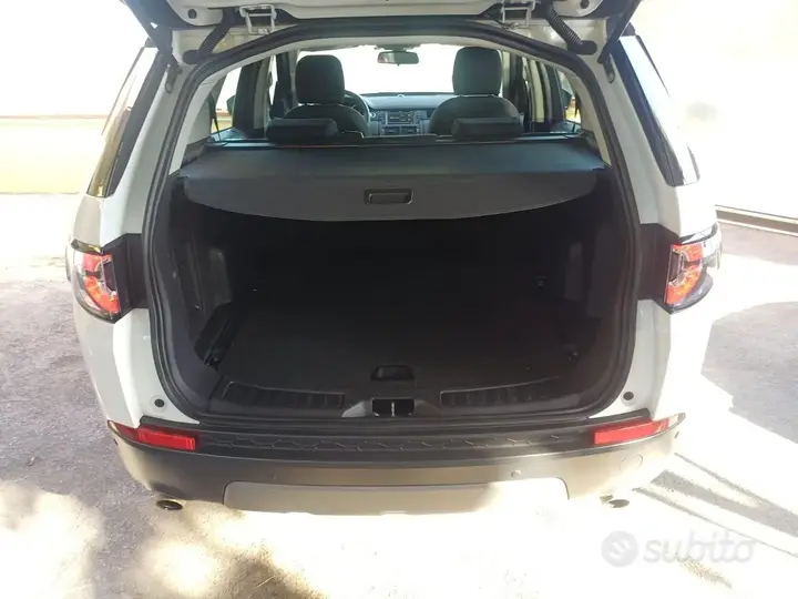 Land Rover Discovery Sport 2018 photo 2