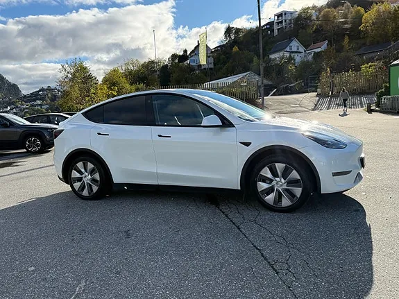 Tesla Model Y 2024 photo 4