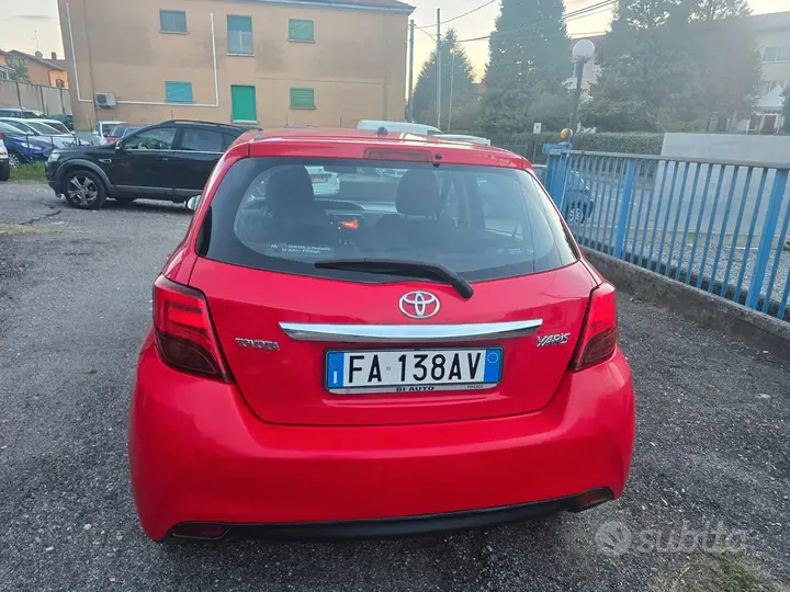 Toyota Yaris 2015 photo 5