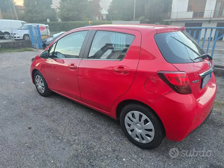 Toyota Yaris 2015 photo 4