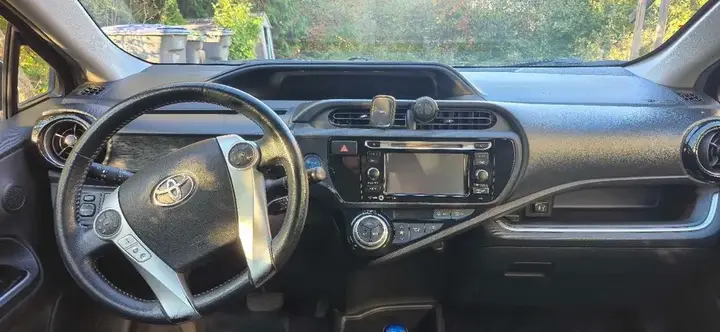 Toyota Prius C 2015 photo 4
