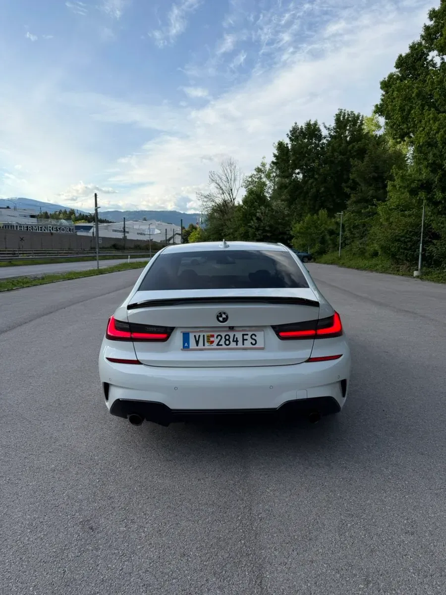 BMW 3 Series 2019 photo 3