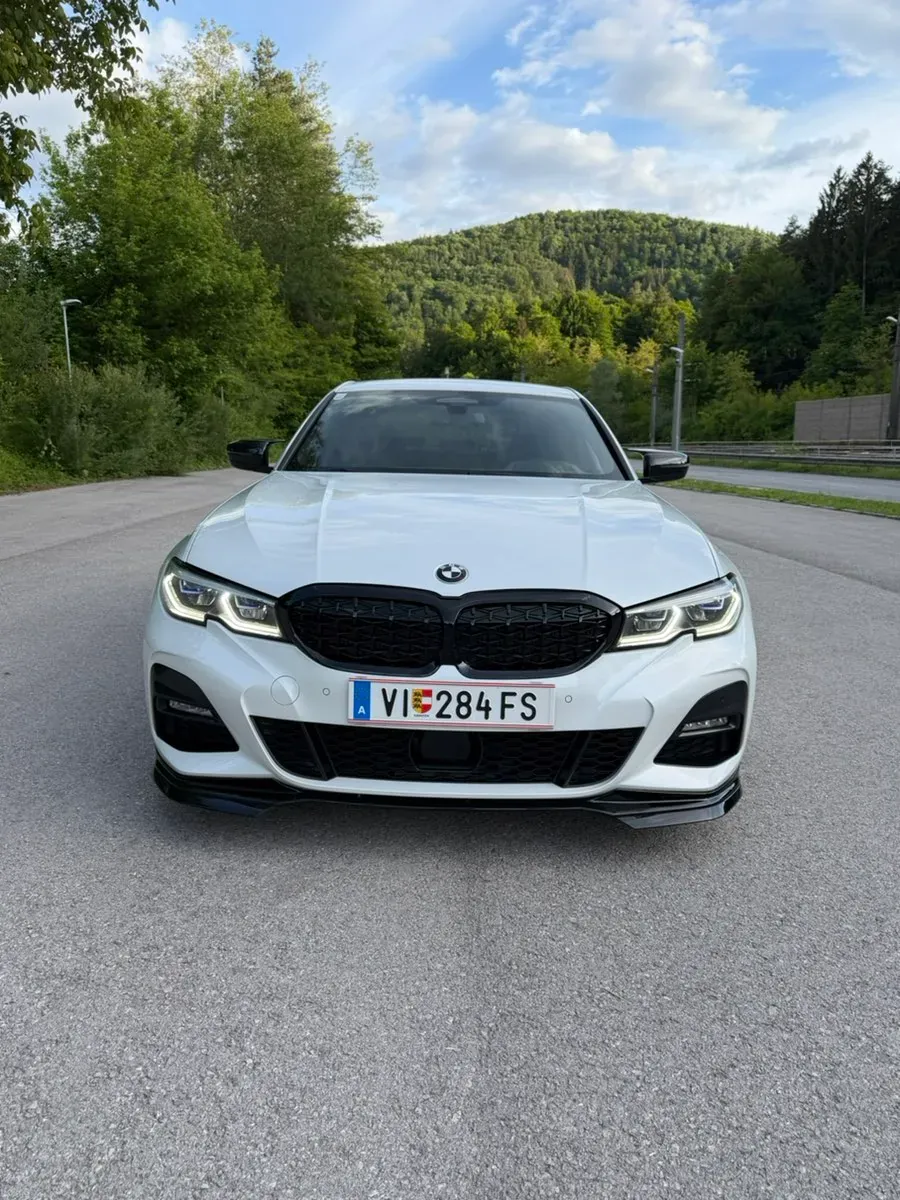 BMW 3 Series 2019 photo 2