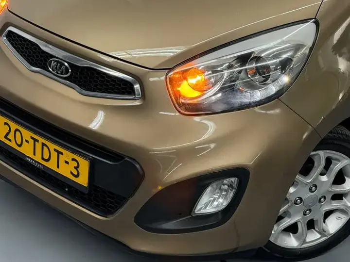Kia Picanto 2012 photo 2