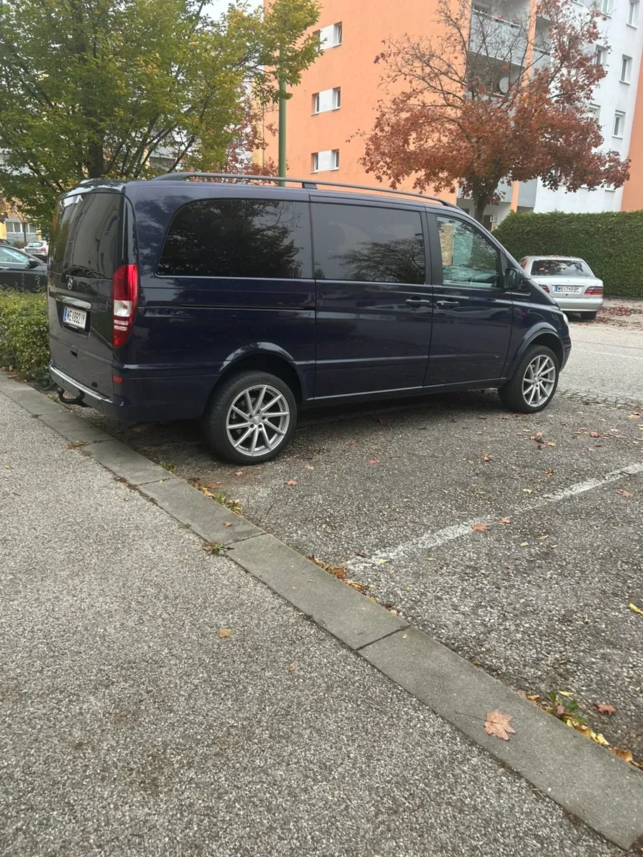 Mercedes-Benz Viano 2009 photo 2