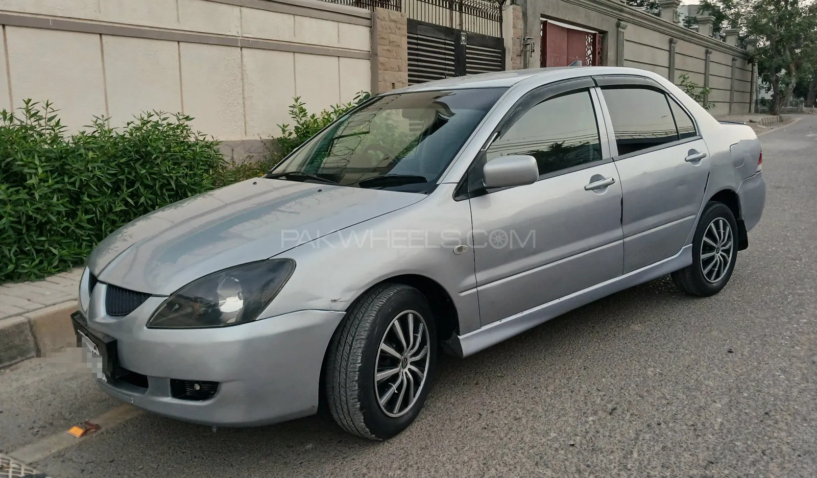 Mitsubishi Lancer
