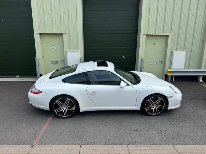 Porsche 911 2011 photo 2