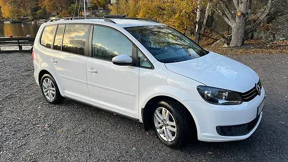 Volkswagen Touran 2012 photo 2