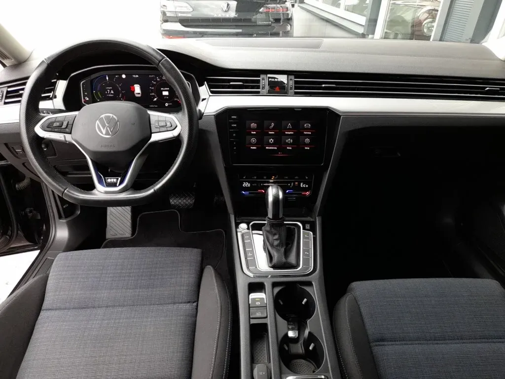 Volkswagen Passat 2021 photo 3