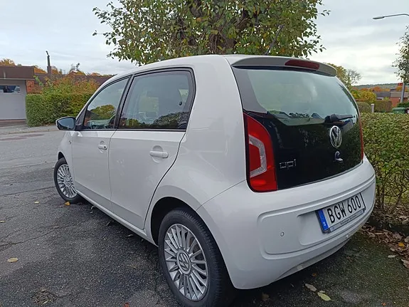 Volkswagen Up 2014 photo 2