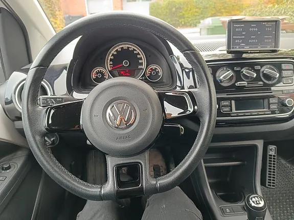 Volkswagen Up 2014 photo 5