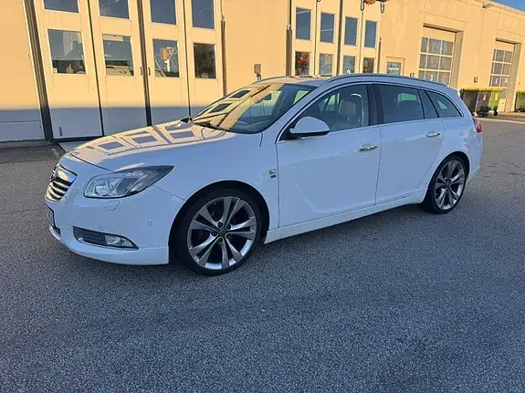 Opel Insignia 2010 photo 2
