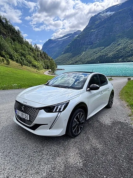 Peugeot E-208 2022 photo 3