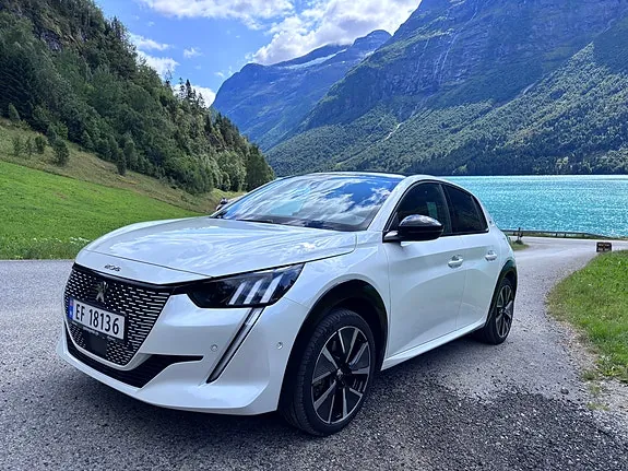Peugeot E-208