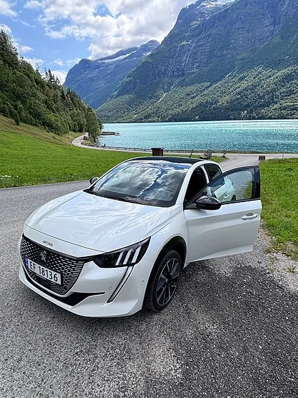 Peugeot E-208 2022 photo 5