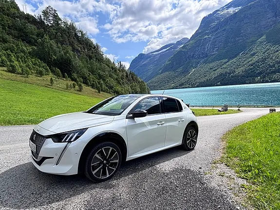 Peugeot E-208 2022 photo 2