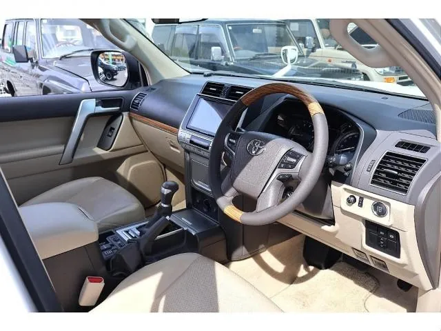 Toyota Land Cruiser Prado 2023 photo 3
