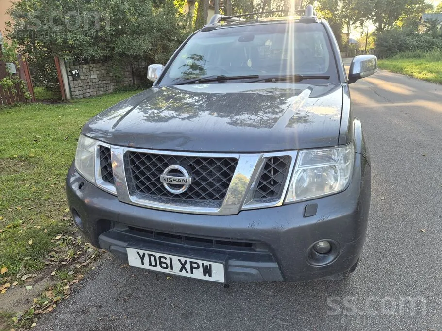 Nissan Navara 2011 photo 2