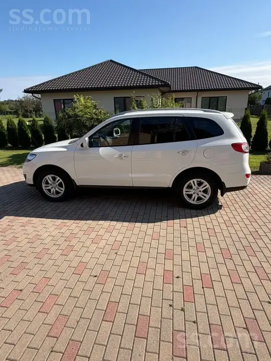 Hyundai Santa Fe 2012 photo 3