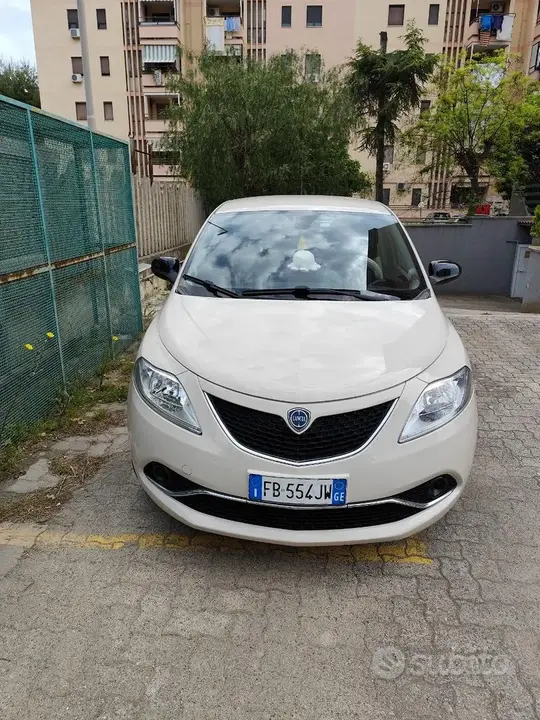 Lancia Ypsilon