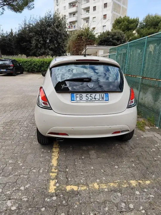 Lancia Ypsilon 2016 photo 2