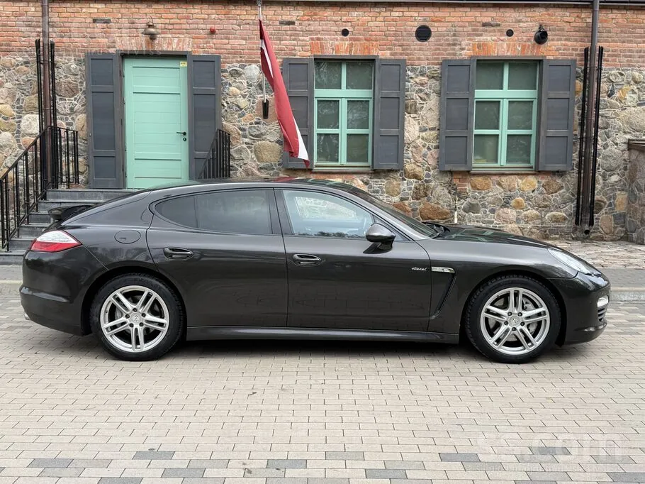 Porsche Panamera 2012 photo 4