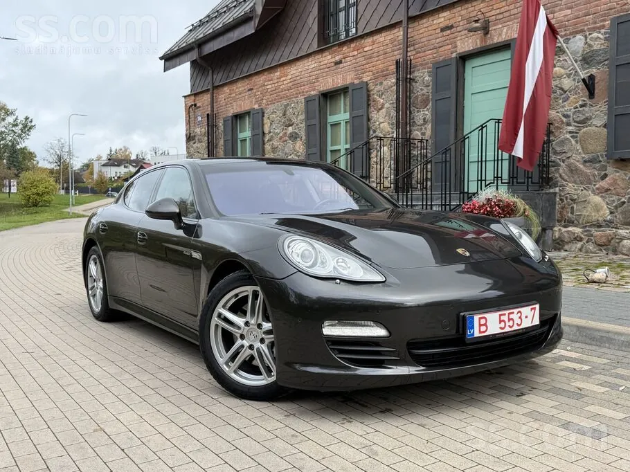 Porsche Panamera 2012 photo 2