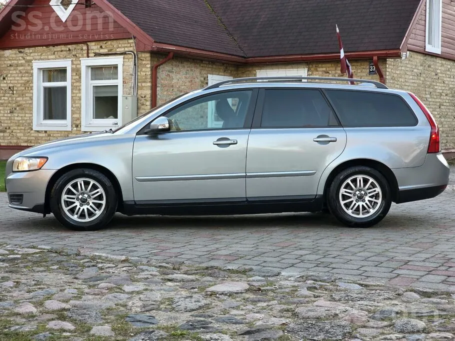 Volvo V50 2010 photo 2