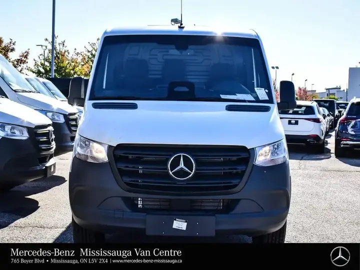 Mercedes-Benz Sprinter 2026 photo 4