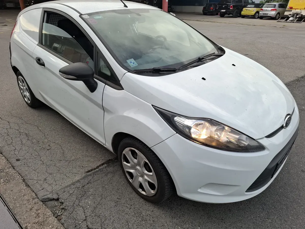 Ford Fiesta 2009 photo 3