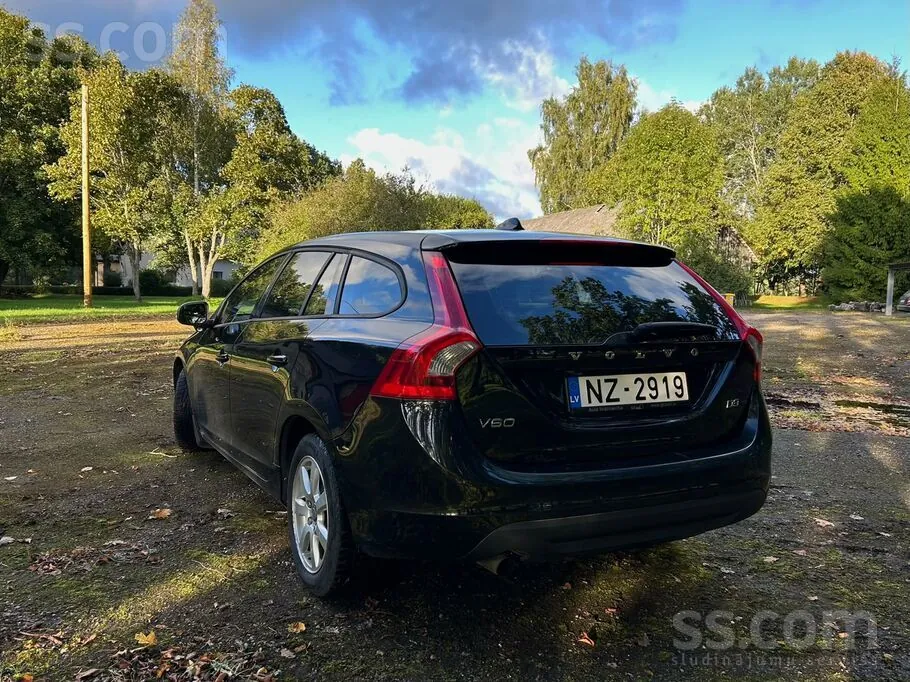 Volvo V60 2012 photo 2