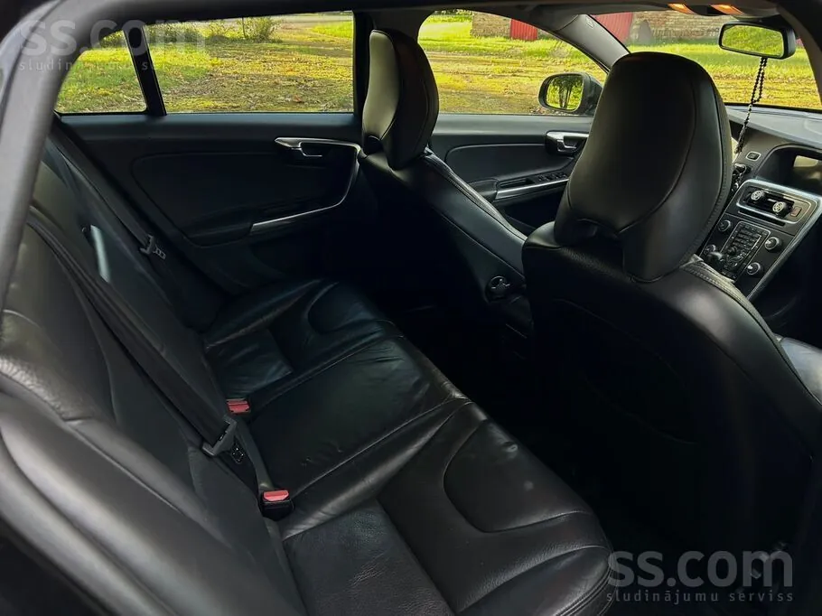 Volvo V60 2012 photo 4
