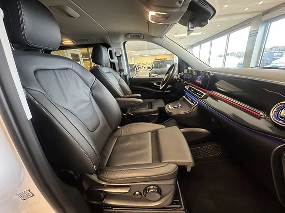 Mercedes-Benz Eqv300 2025 photo 4