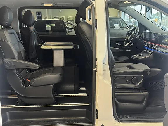 Mercedes-Benz Eqv300 2025 photo 2