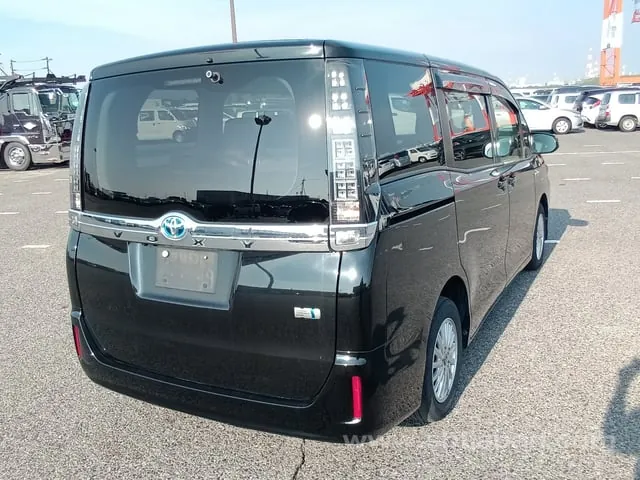 Toyota Voxy 2015 photo 4