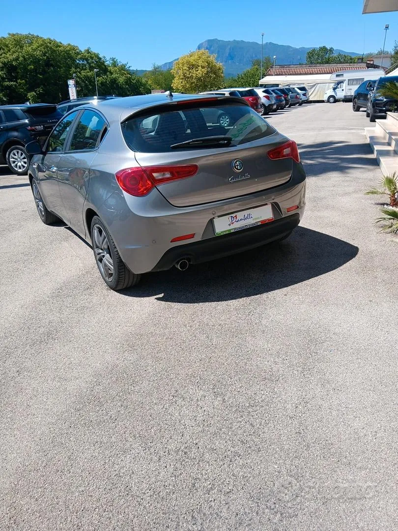 Alfa Romeo Giulietta 2014 photo 2