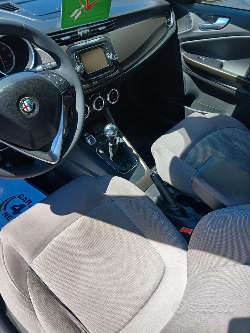 Alfa Romeo Giulietta 2014 photo 5