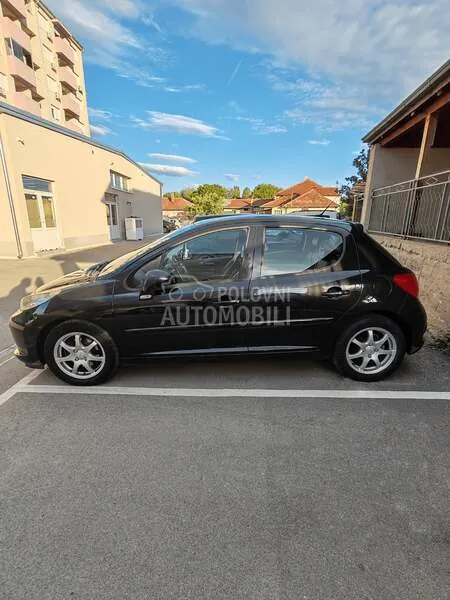 Peugeot 207 2007 photo 4