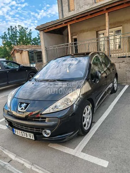 Peugeot 207 2007 photo 2