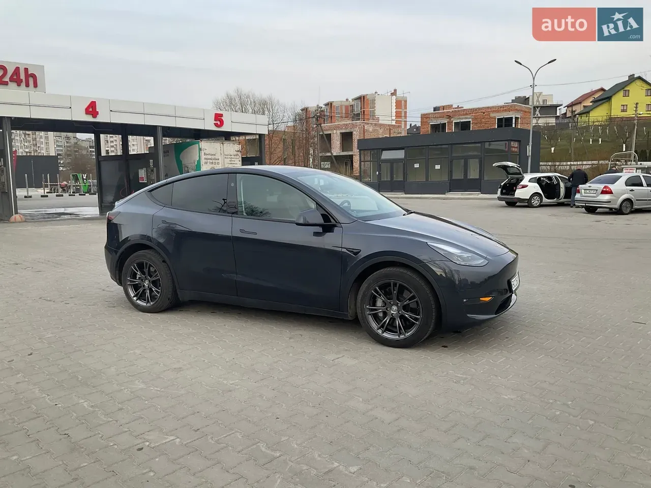 Tesla Model Y 2024 photo 2