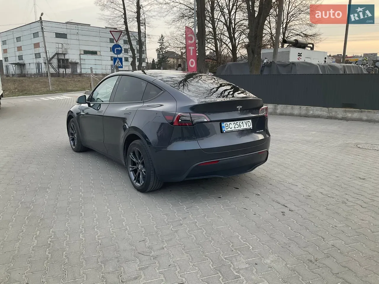 Tesla Model Y 2024 photo 4