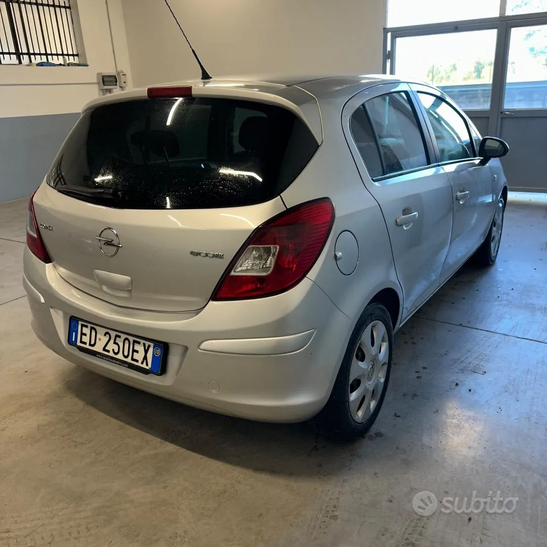 Opel Corsa 2010 photo 4