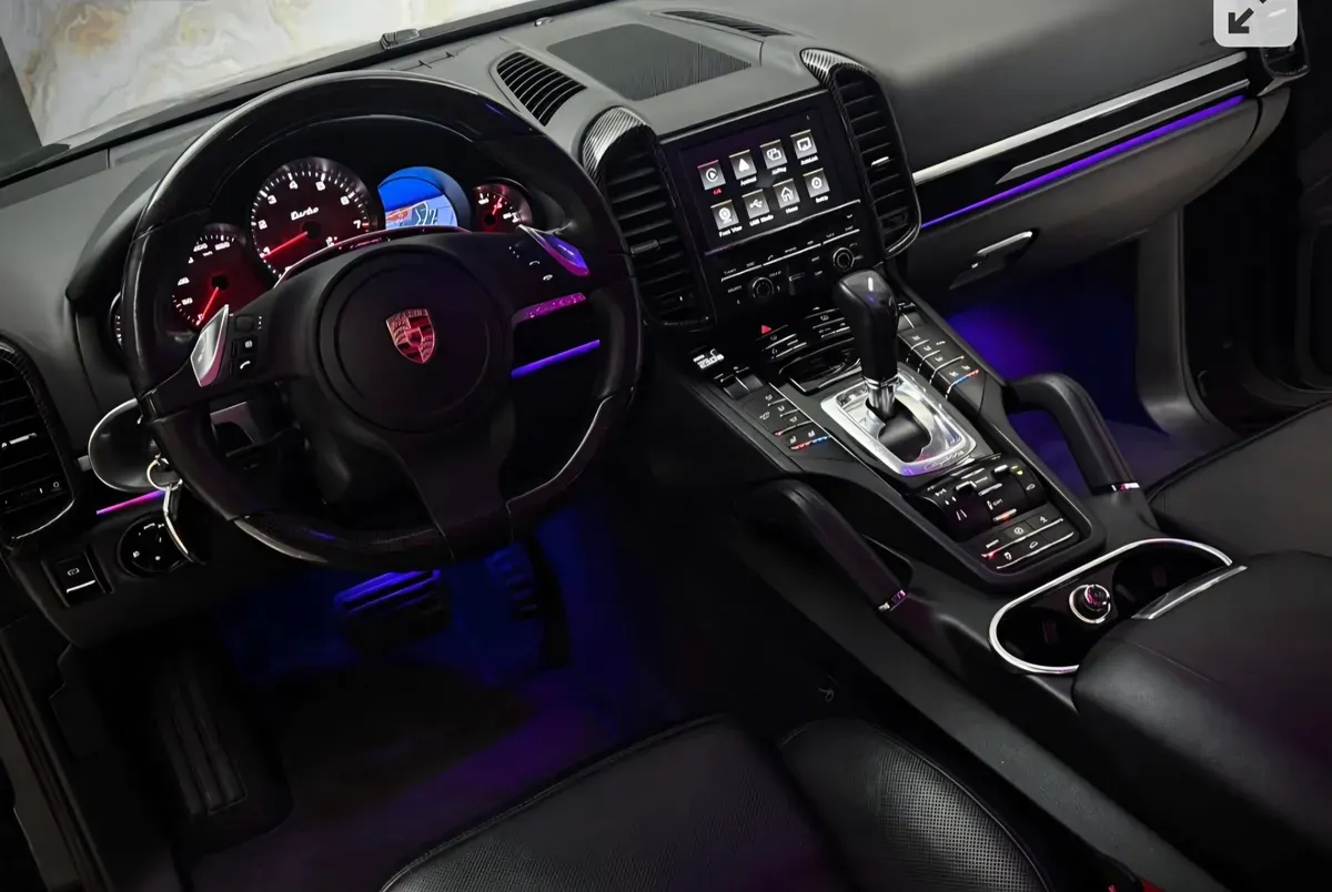 Porsche Cayenne 2010 photo 2