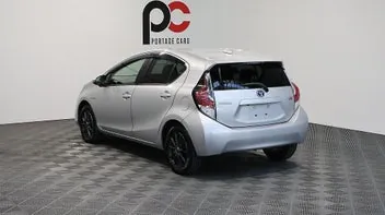 Toyota Aqua 2015 photo 5