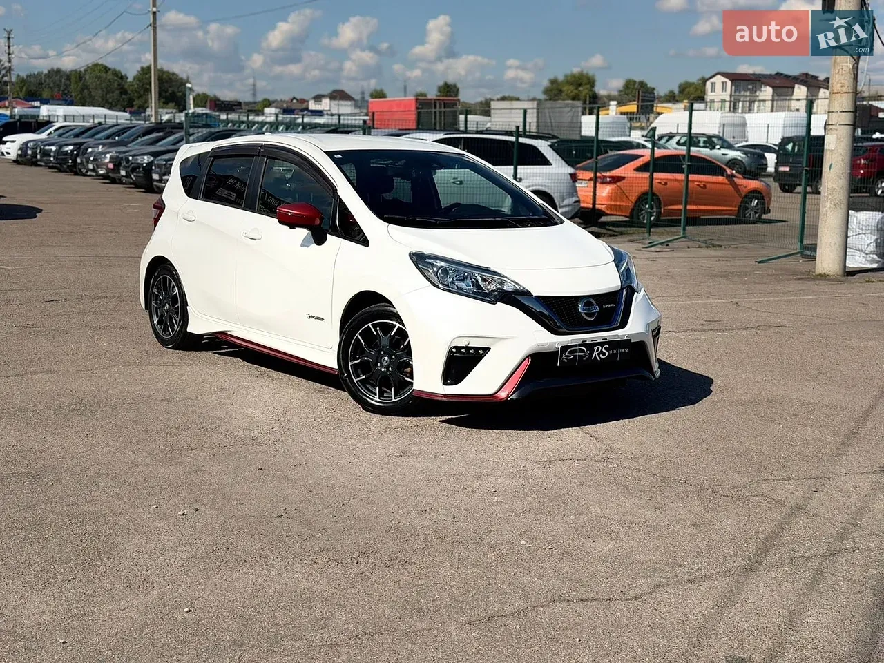 Nissan Note 2018 photo 2