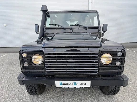 Land Rover Defender 2011 photo 3